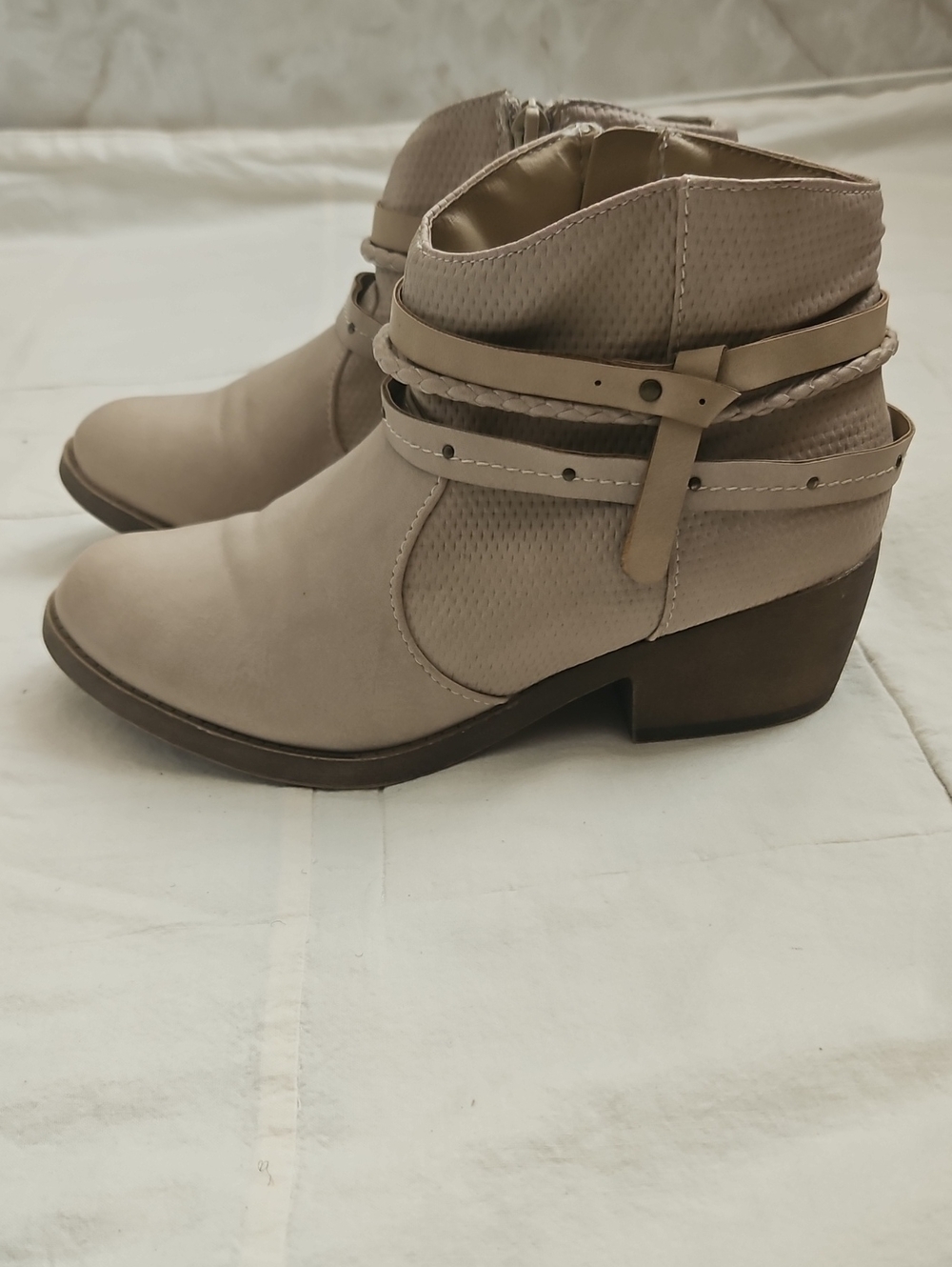 Jelly Pop 7 Women's Taupe Ankle Boots with Decorative Straps